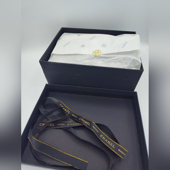 CHANEL Makeup Quilted Mini Crossbody iPhone  Phone Pouch Tweed Coin Case NIB - Picture 3 of 12